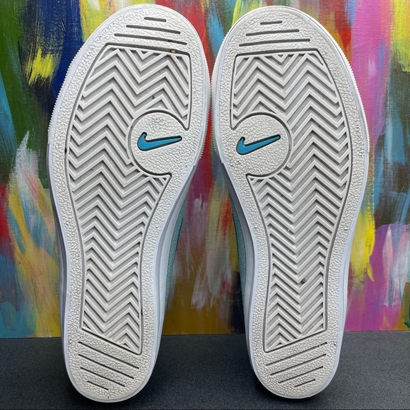 Nike Plaid Low Capri Sneakers - Picture 6 of 7